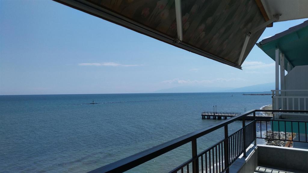 Studio Just On The Beach Paralía エクステリア 写真
